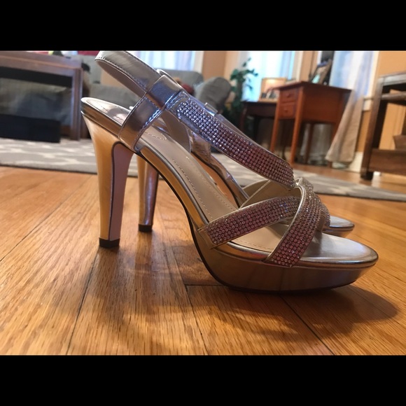 Style & Co. Philly Silver Wedding Party Sandals - Picture 5 of 6